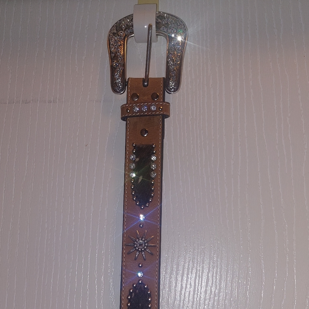 Womens western belt with cowhide